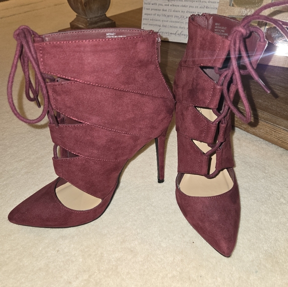 ShoeDazzle Elegant Burgundy Lace-Up Stiletto Heels Size 6.5 - Picture 1 of 7